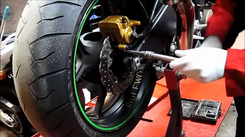 Выездной мотошиномонтаж в СПб - AUTOCAREFIX Нужен срочный монтаж/демонтаж колес? Вызовите нас прямо сейчас!